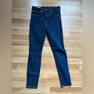 Gap. Size 2. Skinny Jeans.